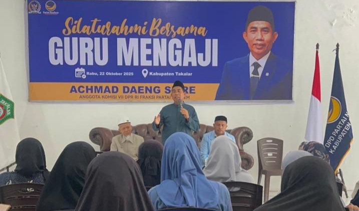 Daeng Se’re Silaturahmi dan Bagikan Sembako untuk Guru Ngaji di Takalar